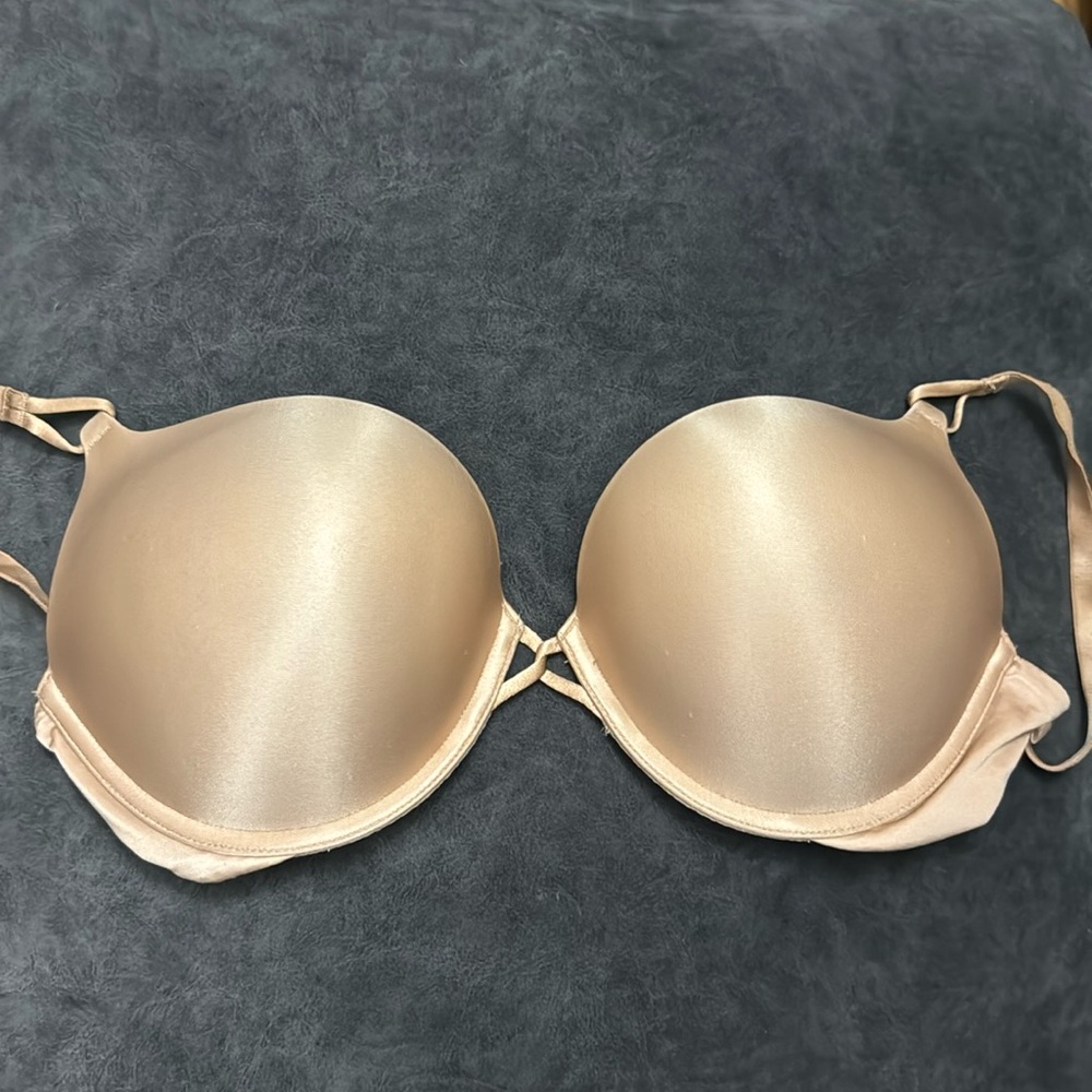 Victoria’s Secret bombshell plunge push-up bra nude